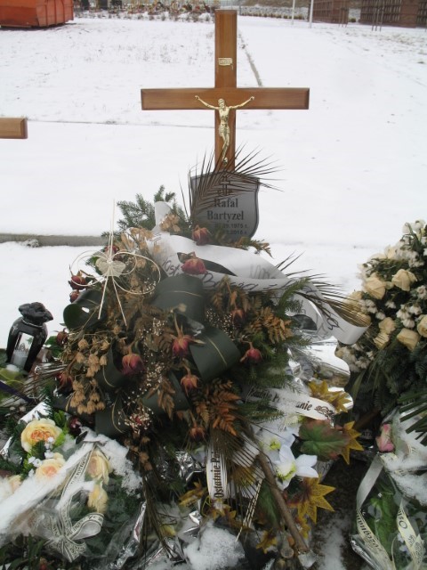 Rafał BARTYZEL 1975 Legnica - Grobonet - Wyszukiwarka osób pochowanych