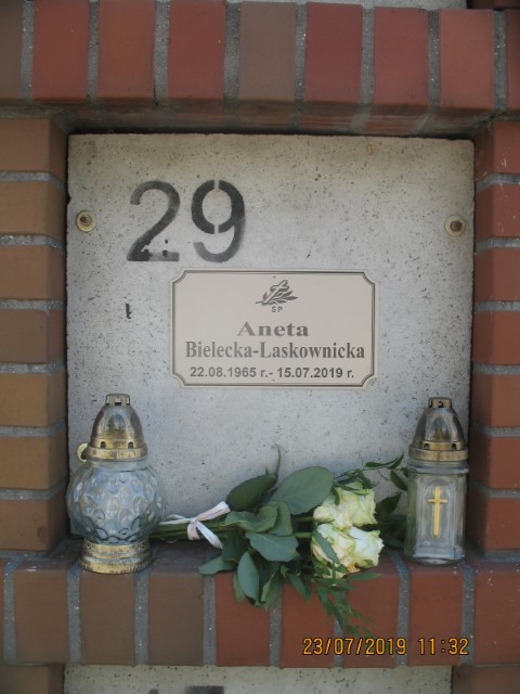 Grób ANETA BIELECKA-LASKOWNICKA