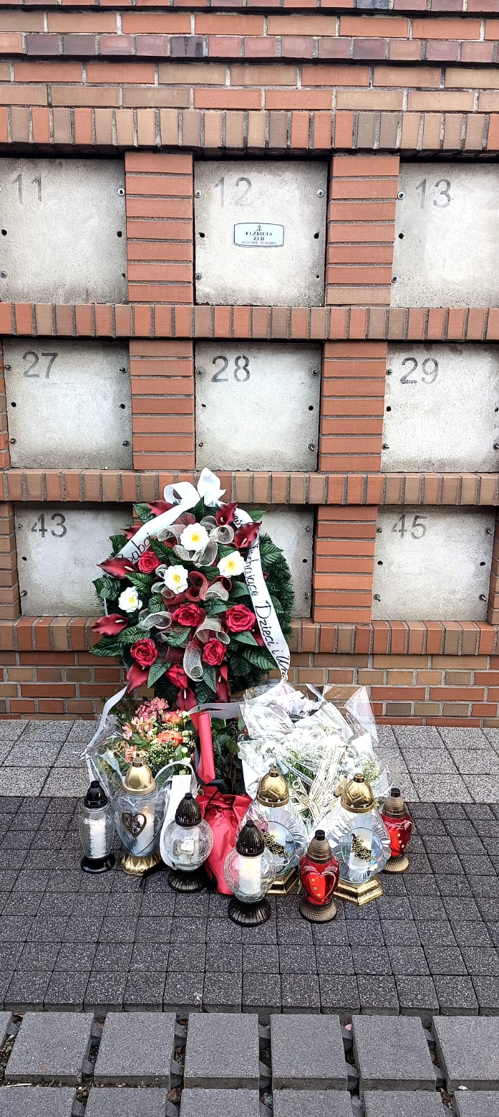 Elżbieta Zub 1963 Legnica - Grobonet - Wyszukiwarka osób pochowanych
